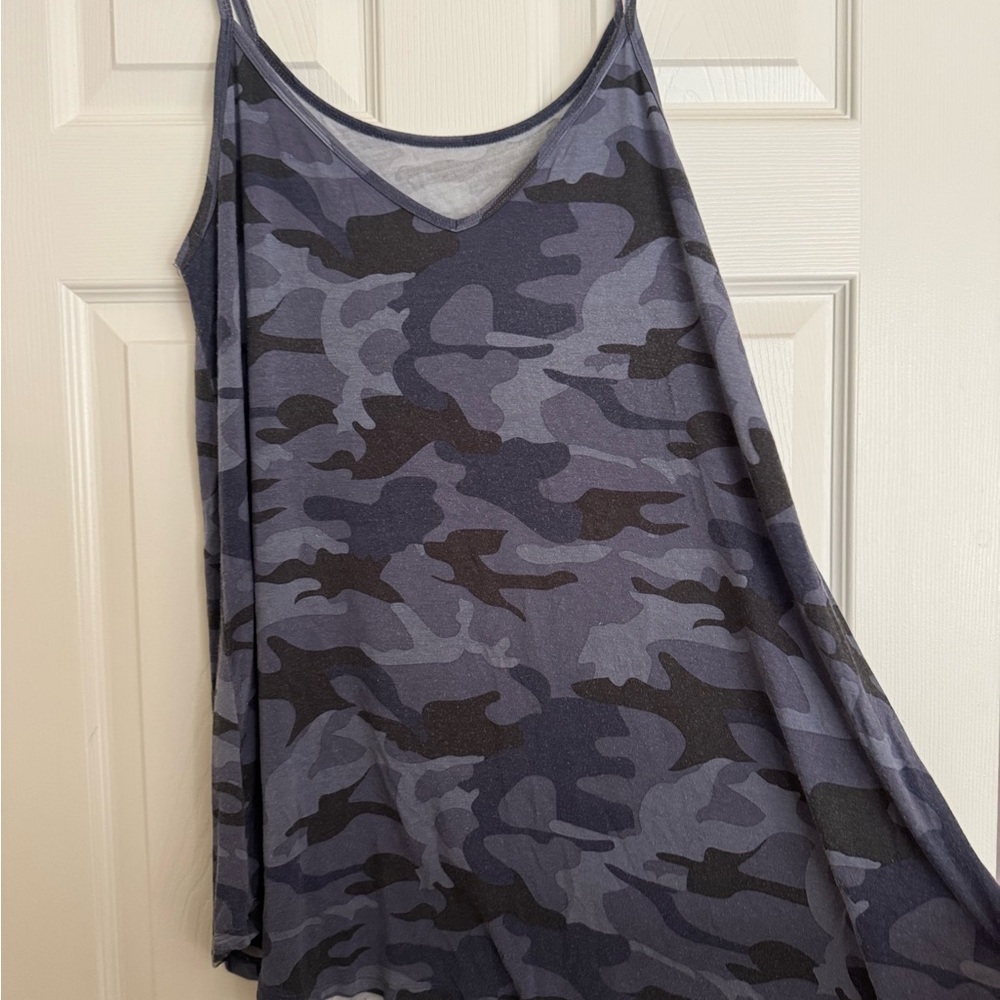 Zenana Outfitters Gray Camo Tank Top